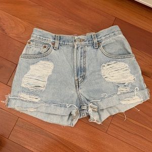 Levi high waisted distressed shorts size 25